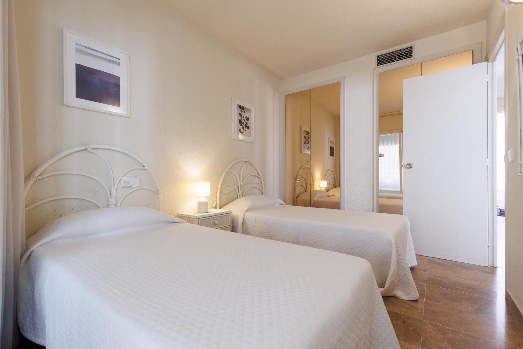 Uhc Center Apartments サロウ エクステリア 写真