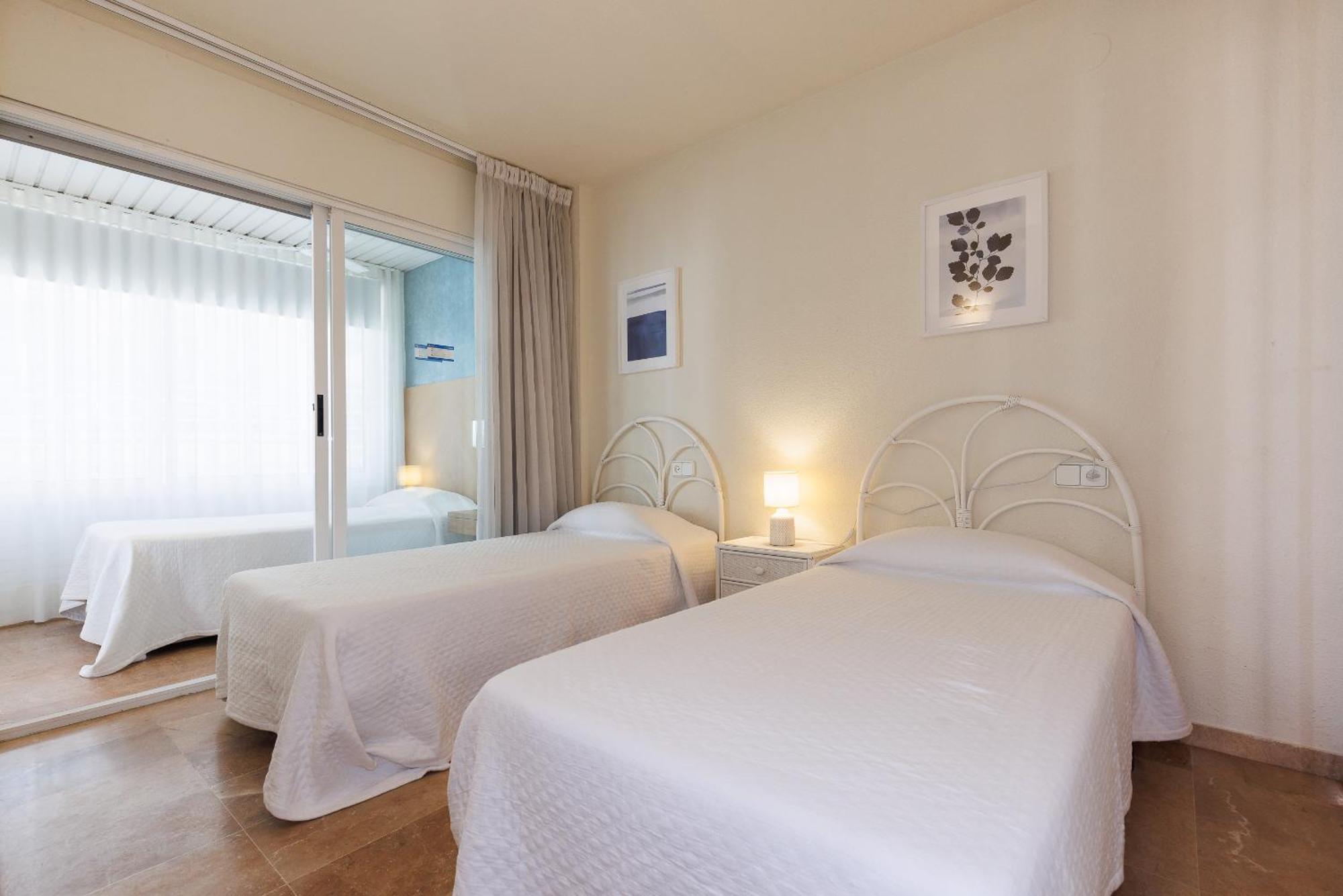 Uhc Center Apartments サロウ 部屋 写真
