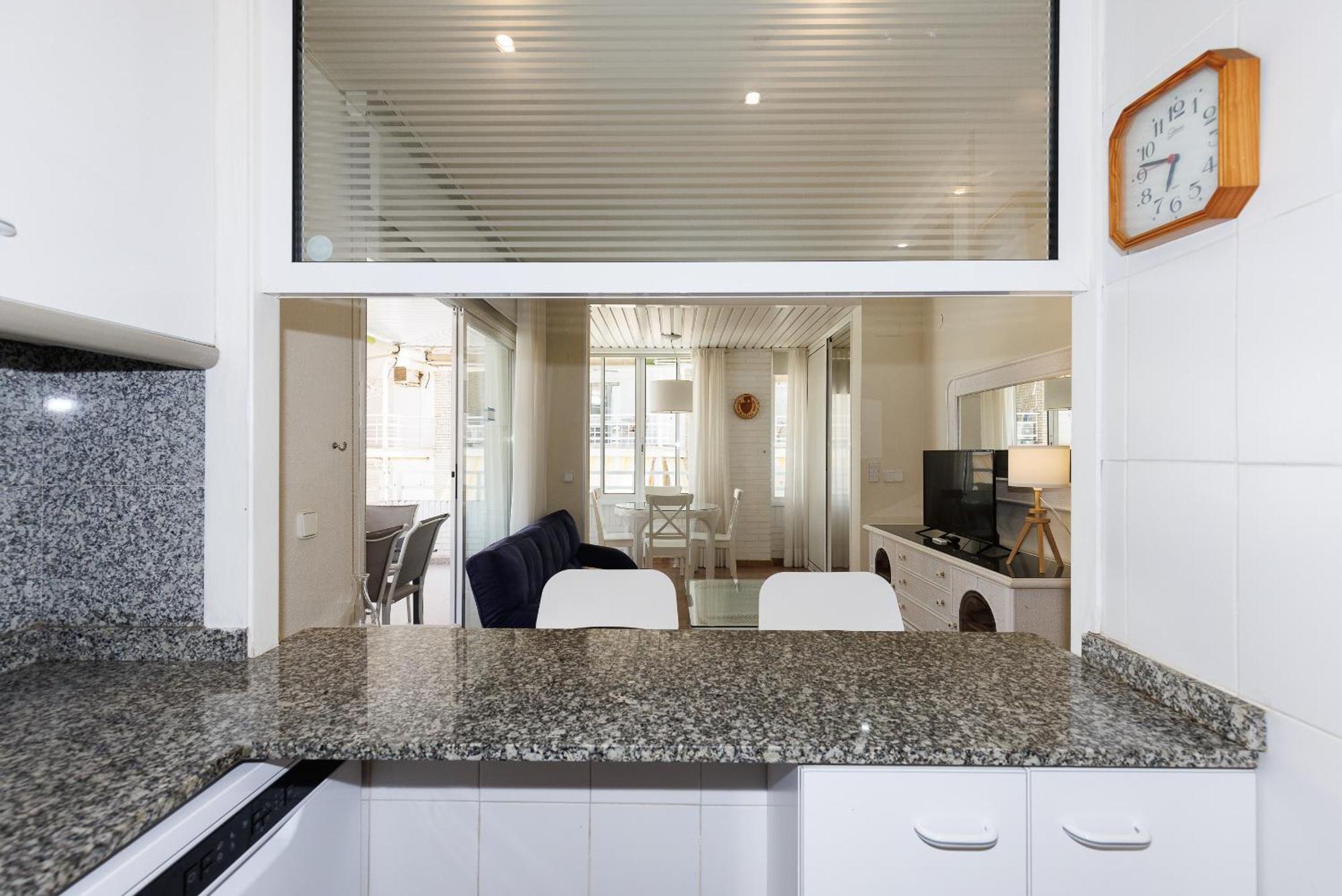 Uhc Center Apartments サロウ 部屋 写真