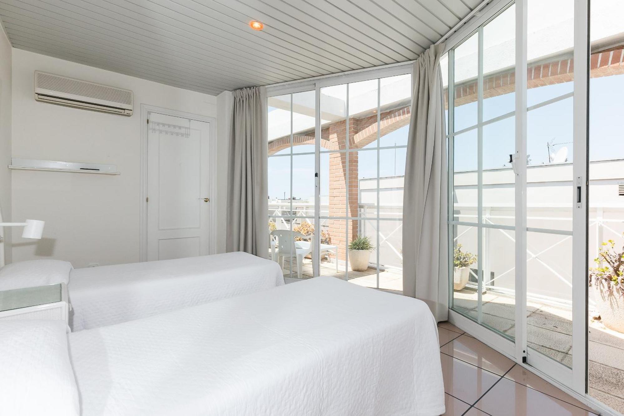 Uhc Center Apartments サロウ 部屋 写真