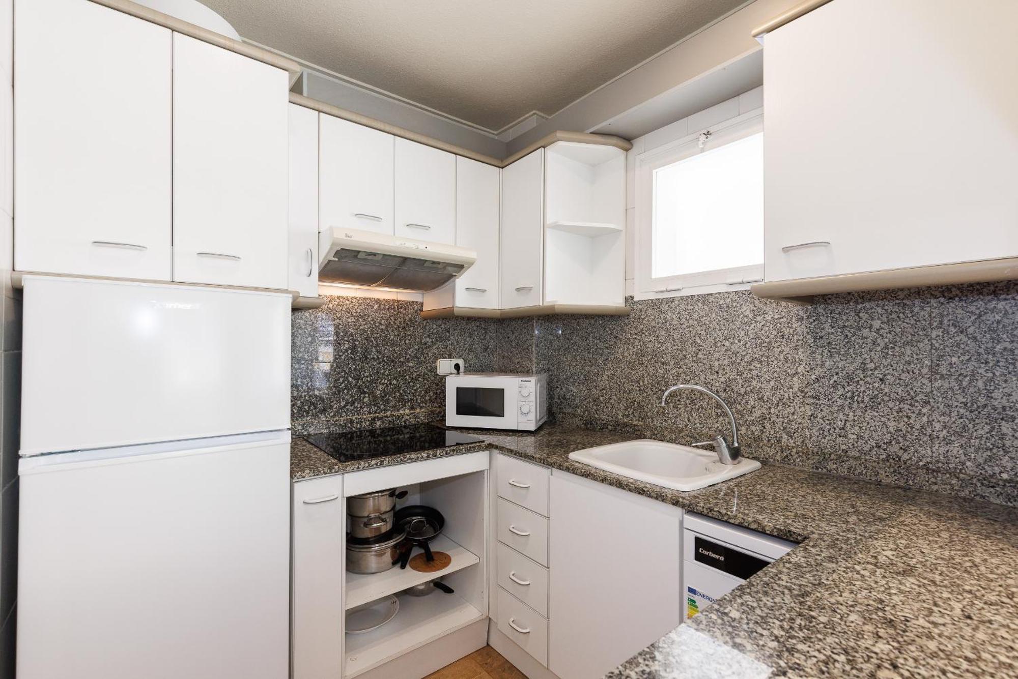 Uhc Center Apartments サロウ 部屋 写真