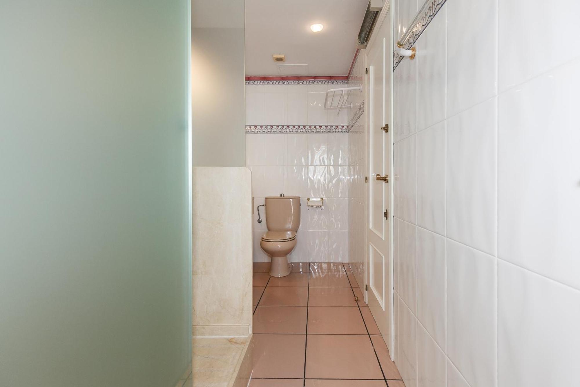 Uhc Center Apartments サロウ 部屋 写真