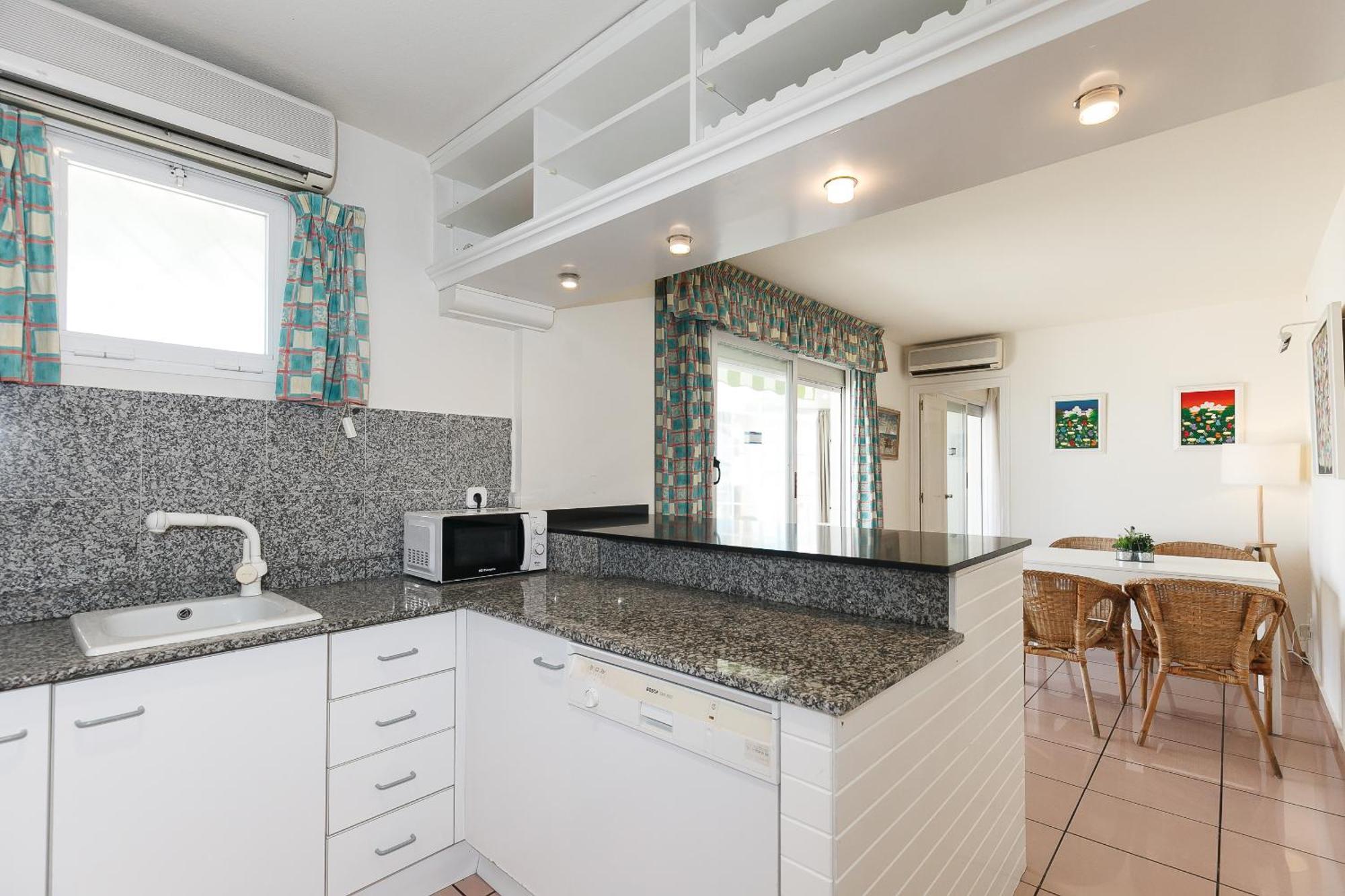 Uhc Center Apartments サロウ 部屋 写真