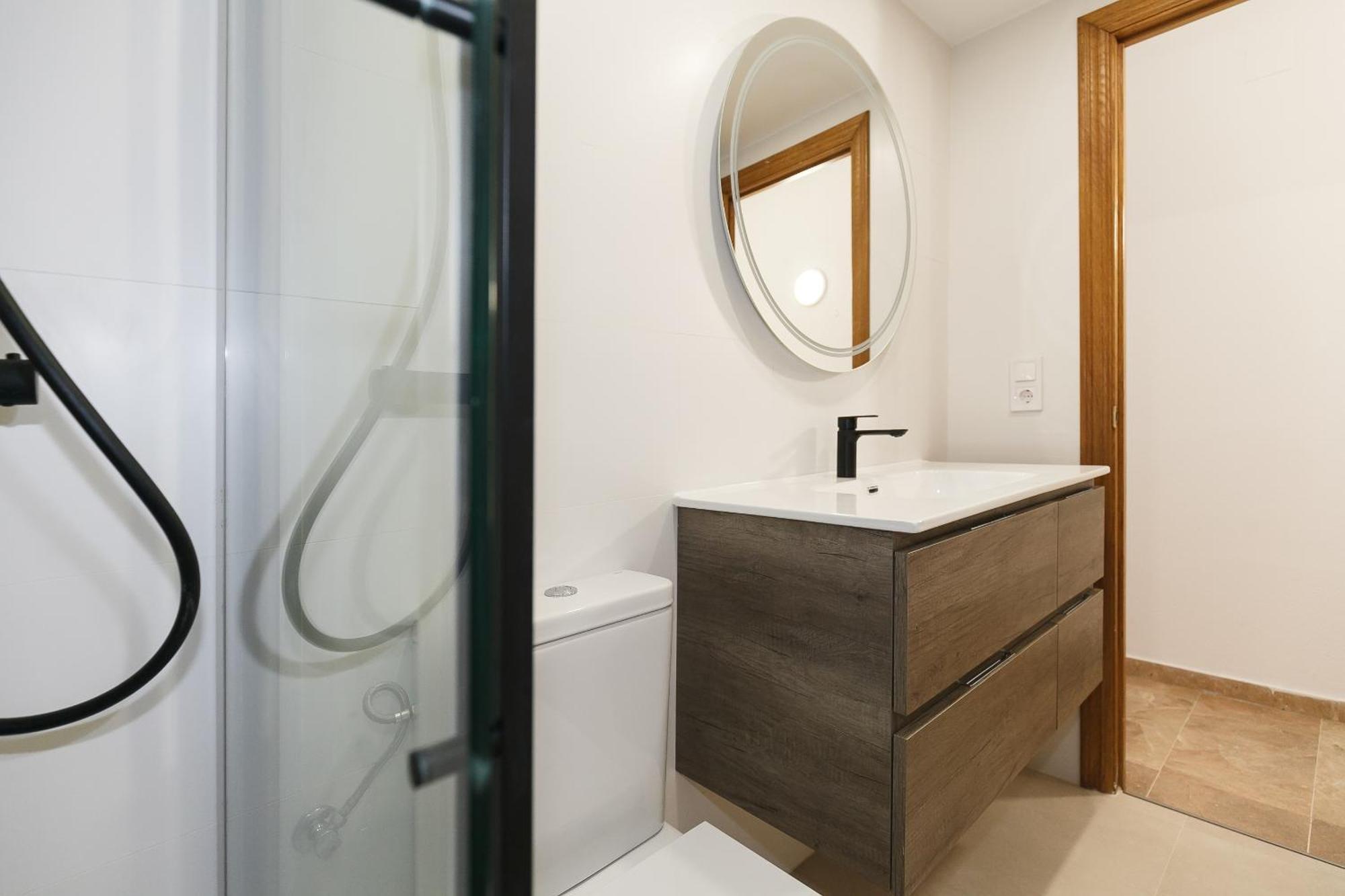 Uhc Center Apartments サロウ 部屋 写真