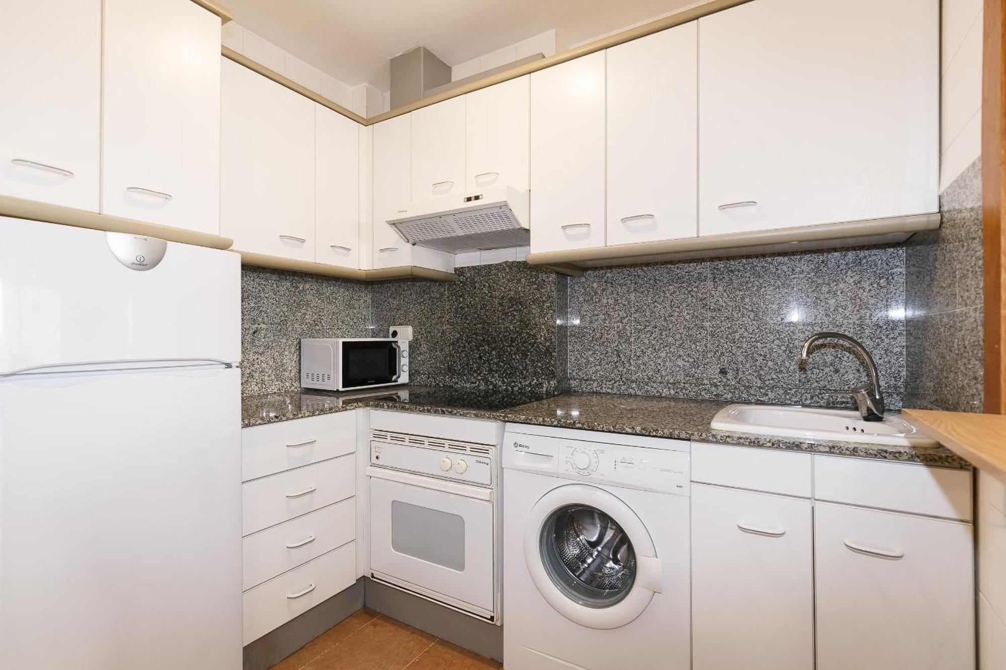 Uhc Center Apartments サロウ 部屋 写真
