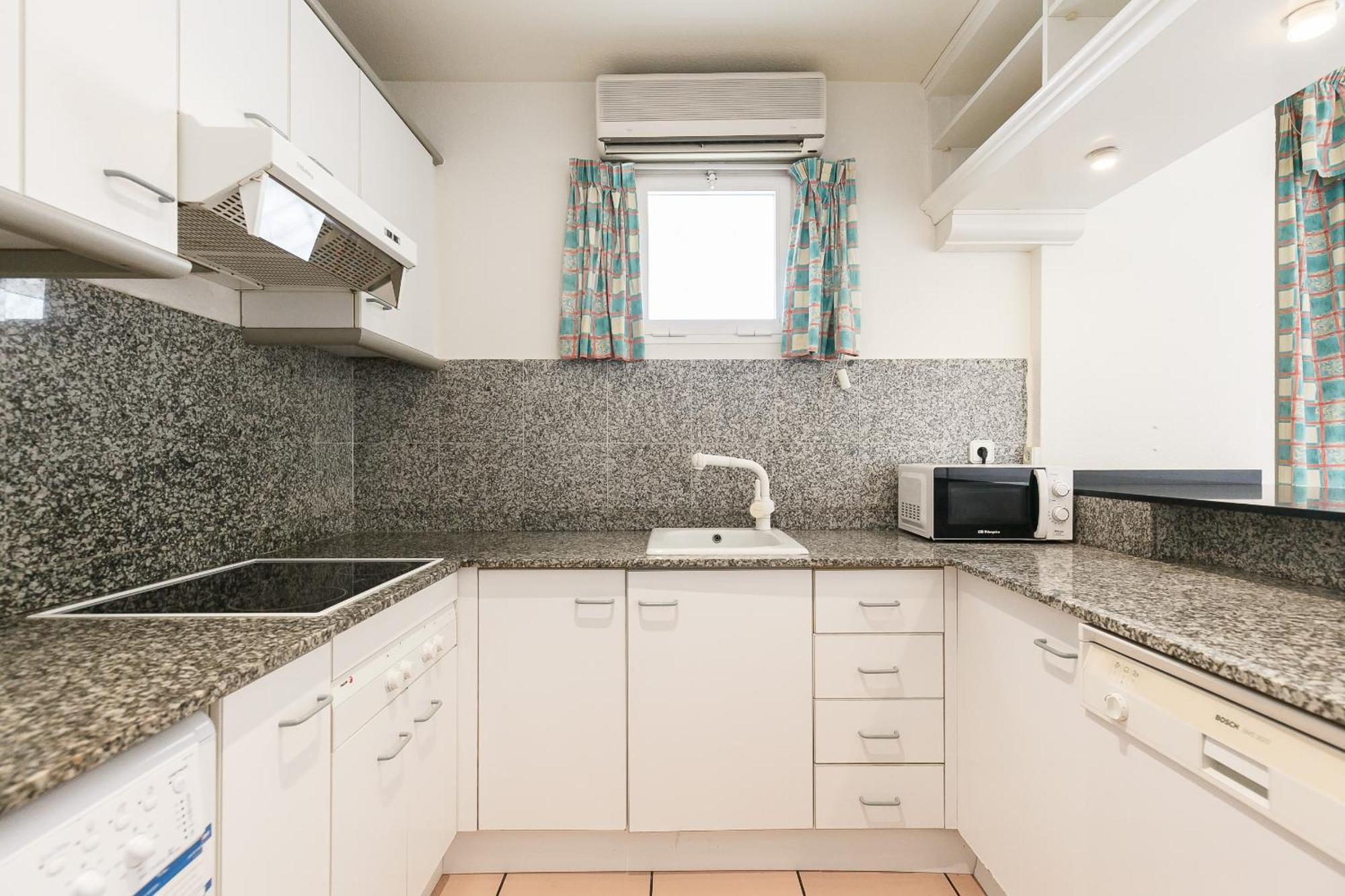 Uhc Center Apartments サロウ 部屋 写真